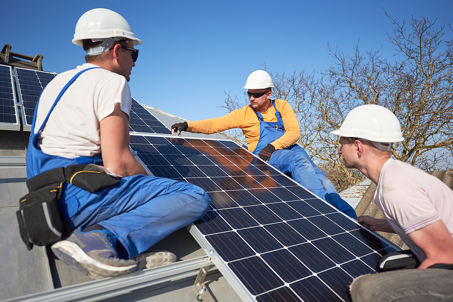 workers installing the solar panel
